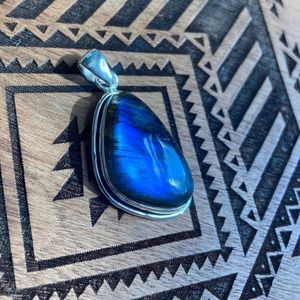 Beautiful Bright Blue flash Labradorite 925 sterling silver pendant